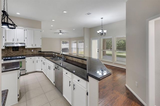 3030 Hemingway Drive, Montgomery, TX 77356