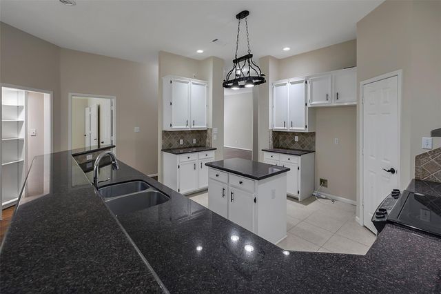 3030 Hemingway Drive, Montgomery, TX 77356