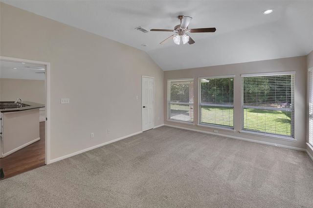 3030 Hemingway Drive, Montgomery, TX 77356