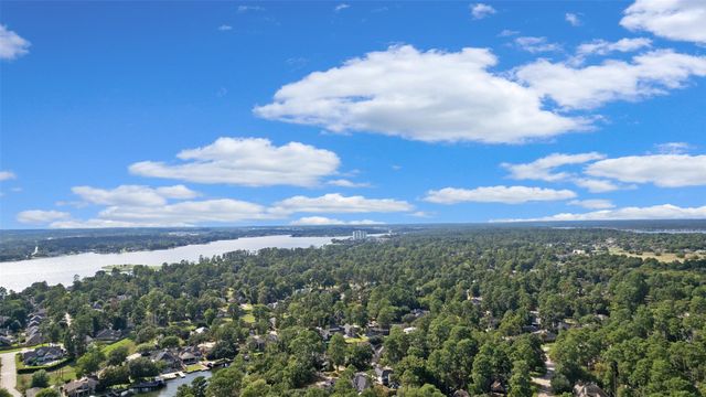 3030 Hemingway Drive, Montgomery, TX 77356