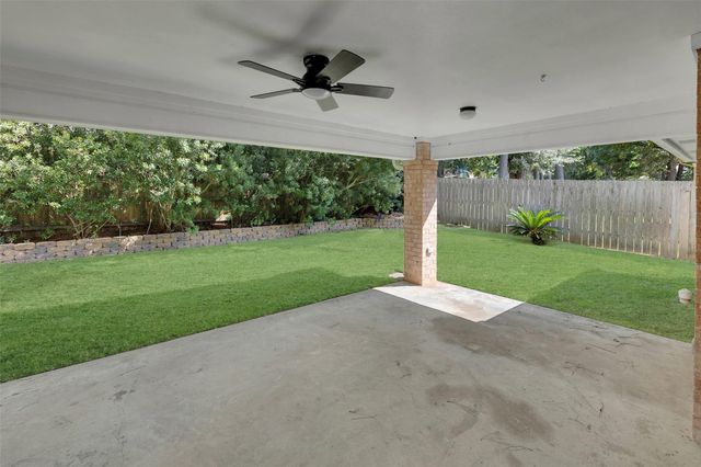 3030 Hemingway Drive, Montgomery, TX 77356