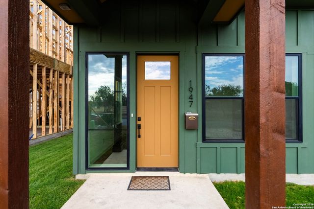 1947 W French Pl, San Antonio, TX 78201