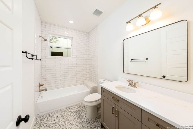 1947 W French Pl, San Antonio, TX 78201