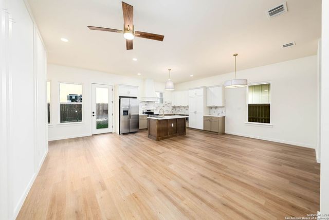 1947 W French Pl, San Antonio, TX 78201