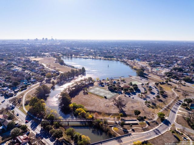 1947 W French Pl, San Antonio, TX 78201