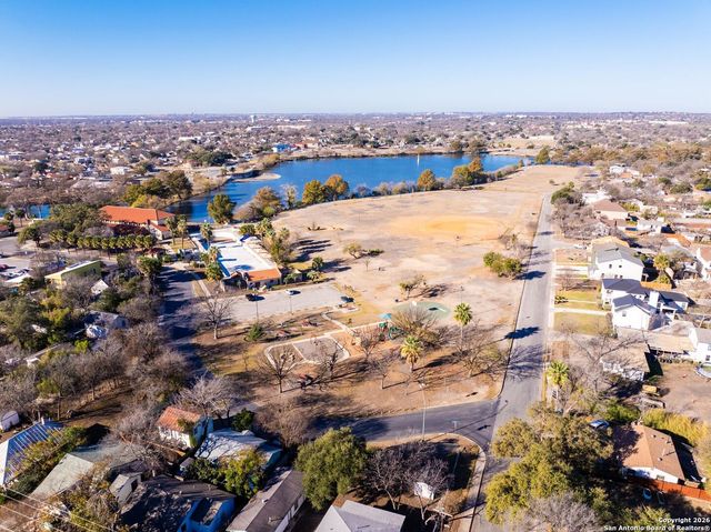 1947 W French Pl, San Antonio, TX 78201