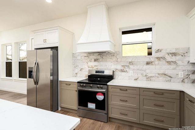 1947 W French Pl, San Antonio, TX 78201