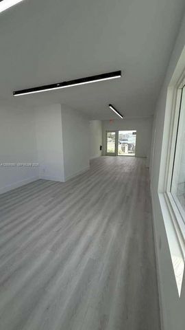 7061 Taft St, Hollywood, FL 33024