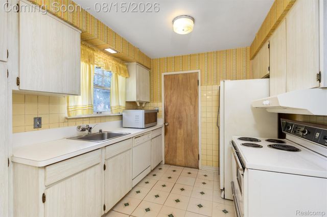 15160 Warwick Street, Detroit, MI 48223