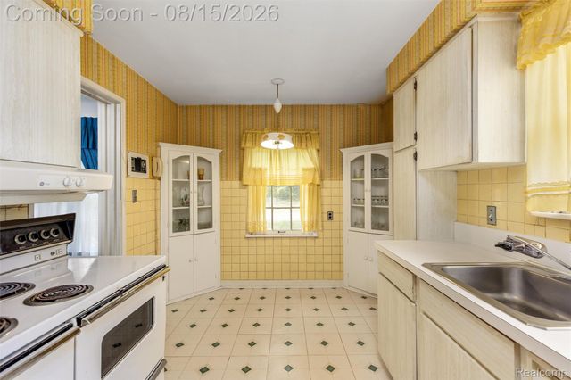 15160 Warwick Street, Detroit, MI 48223