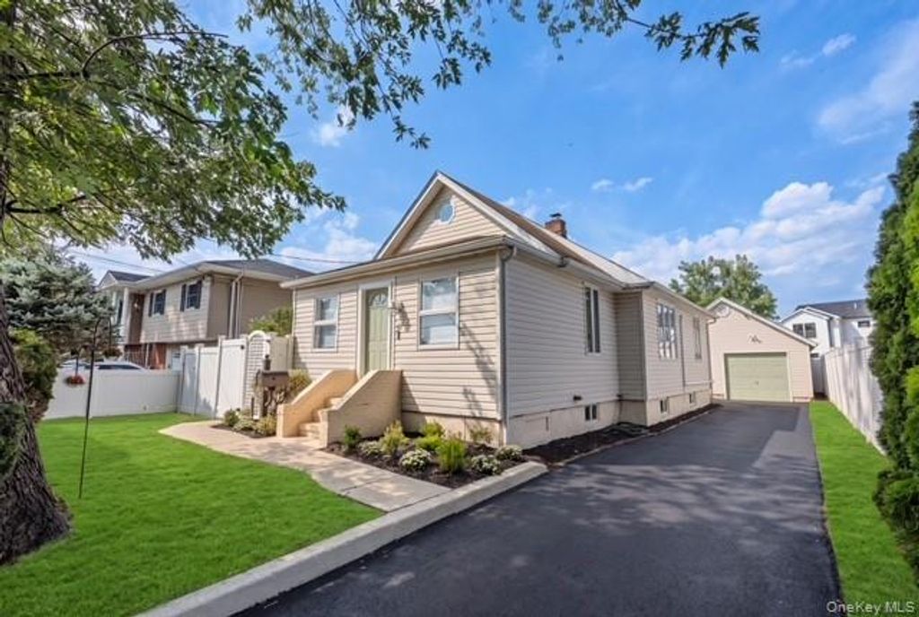 31 Cherry Avenue, Bethpage, NY 11714 — exterior