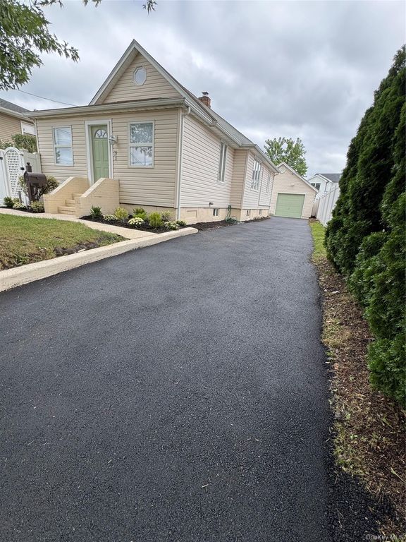 31 Cherry Avenue, Bethpage, NY 11714 — photo 4