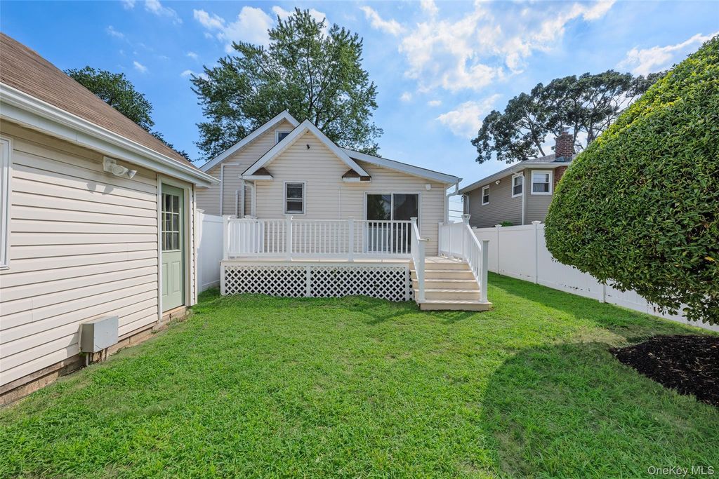 31 Cherry Avenue, Bethpage, NY 11714 — photo 5