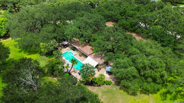 9477 WINDWOOD DR, Boerne, TX 78006
