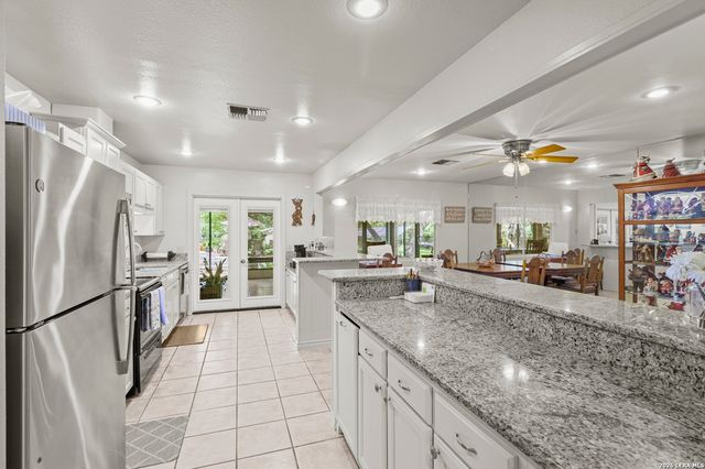 9477 WINDWOOD DR, Boerne, TX 78006