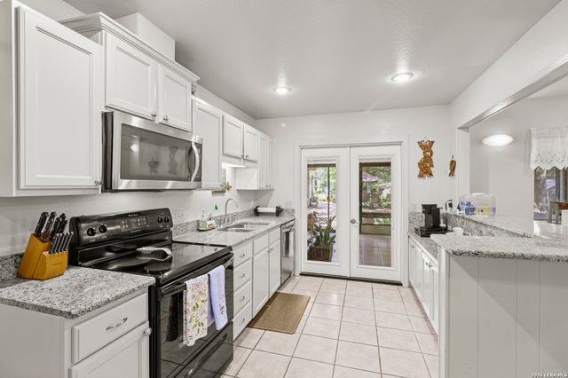 9477 WINDWOOD DR, Boerne, TX 78006