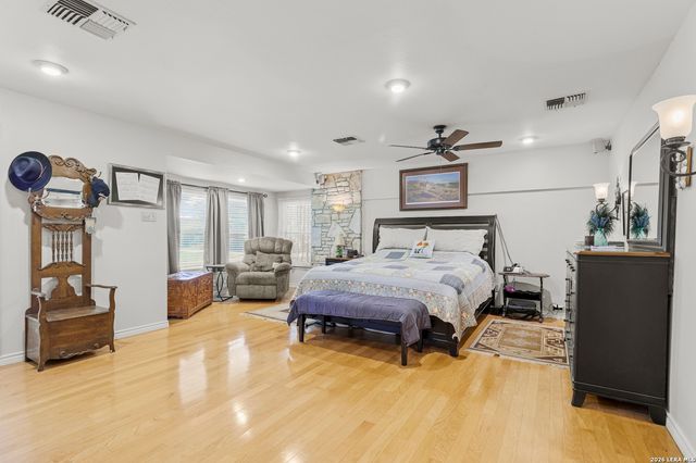 9477 WINDWOOD DR, Boerne, TX 78006