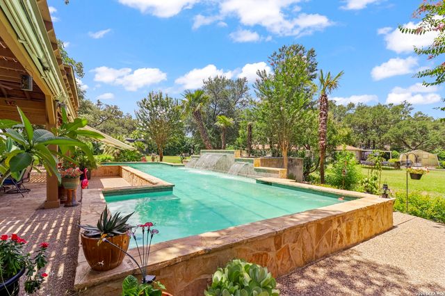 9477 WINDWOOD DR, Boerne, TX 78006