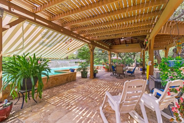 9477 WINDWOOD DR, Boerne, TX 78006
