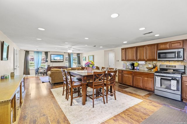 9477 WINDWOOD DR, Boerne, TX 78006