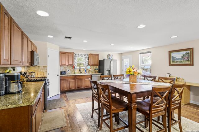 9477 WINDWOOD DR, Boerne, TX 78006