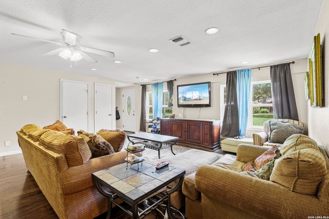 9477 WINDWOOD DR, Boerne, TX 78006
