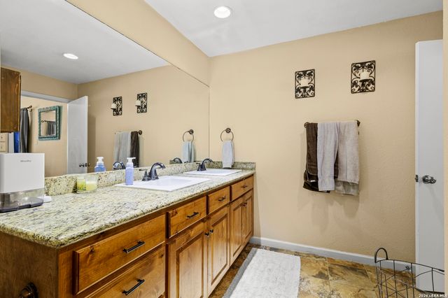 9477 WINDWOOD DR, Boerne, TX 78006