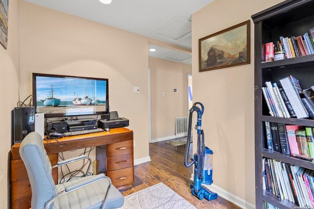 9477 WINDWOOD DR, Boerne, TX 78006