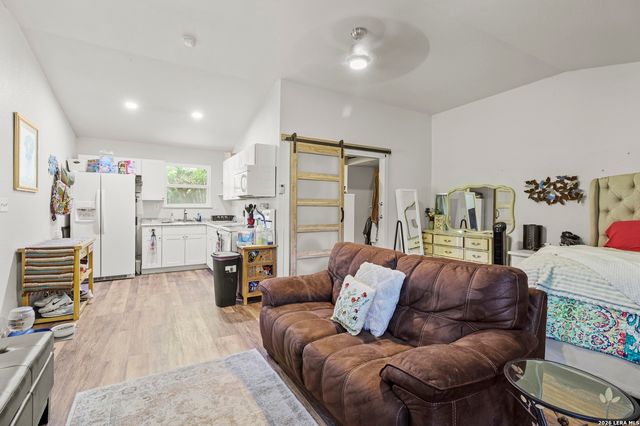 9477 WINDWOOD DR, Boerne, TX 78006