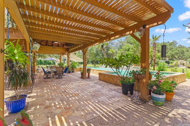 9477 WINDWOOD DR, Boerne, TX 78006
