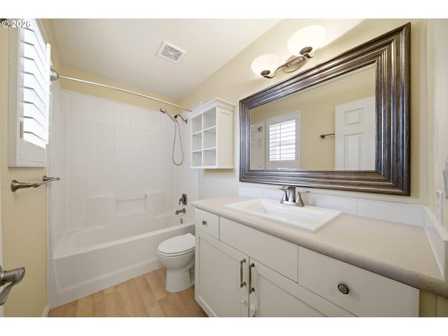 1704 Ne 158TH Cir, Vancouver, WA 98686