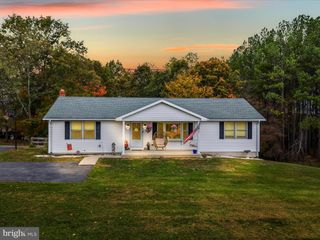 24 NELSON LN, Berkeley Springs, WV 25411