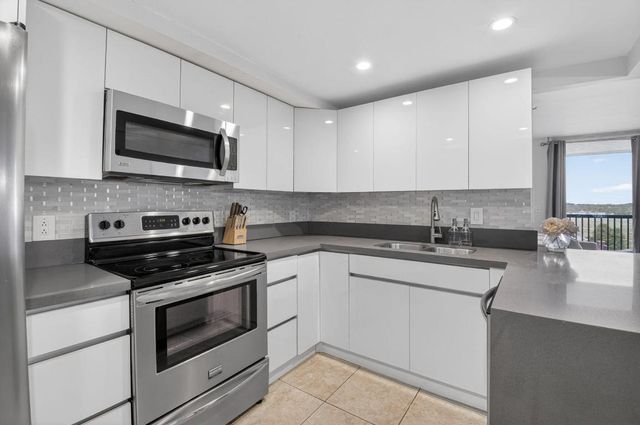 5280 NW 2nd Ave Ph-17, Boca Raton, FL 33487