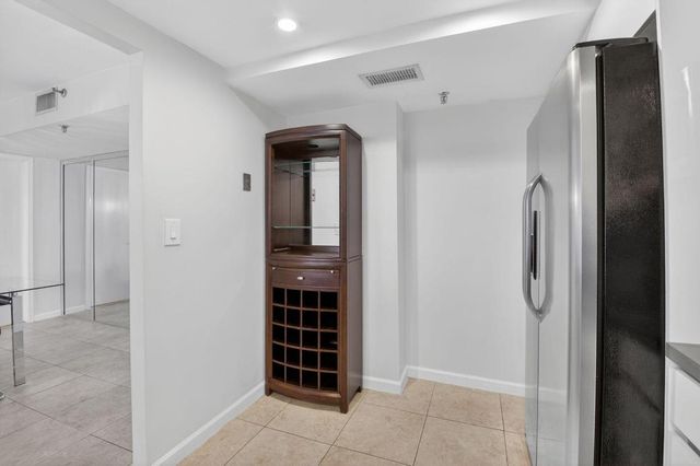 5280 NW 2nd Ave Ph-17, Boca Raton, FL 33487