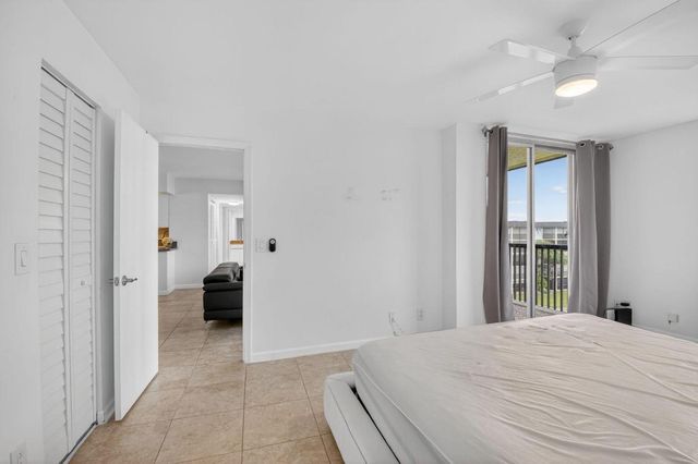 5280 NW 2nd Ave Ph-17, Boca Raton, FL 33487