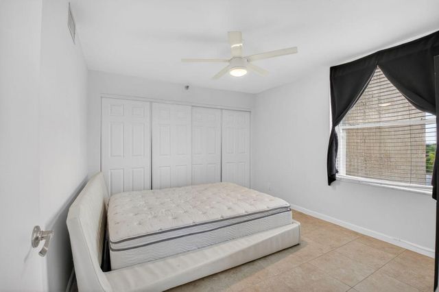 5280 NW 2nd Ave Ph-17, Boca Raton, FL 33487