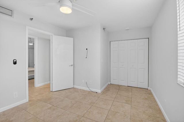 5280 NW 2nd Ave Ph-17, Boca Raton, FL 33487