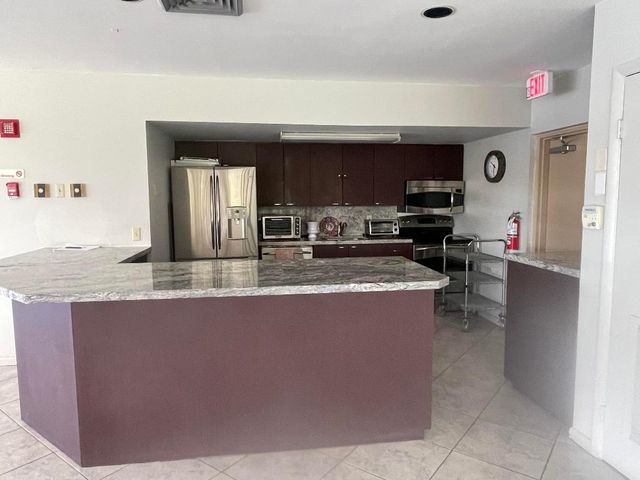 5280 NW 2nd Ave Ph-17, Boca Raton, FL 33487