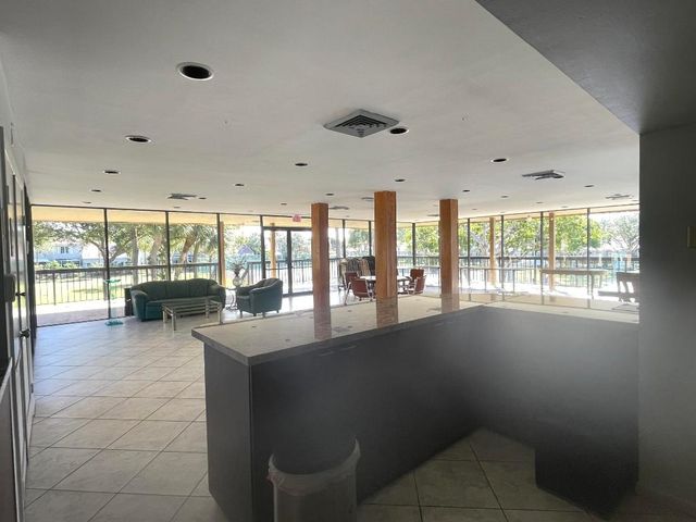 5280 NW 2nd Ave Ph-17, Boca Raton, FL 33487