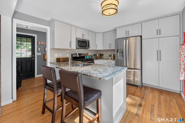 87 Chevas Road, Avon, CT 06001