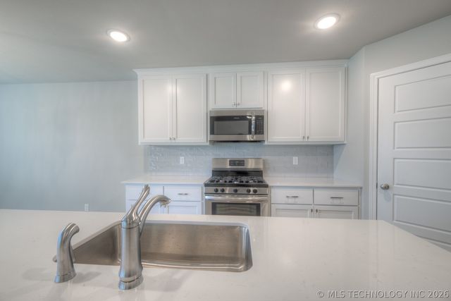 3710 S 13th Place, Broken Arrow, OK 74011