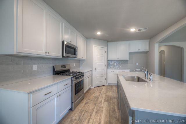 3710 S 13th Place, Broken Arrow, OK 74011
