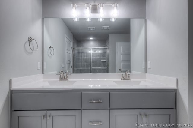 3710 S 13th Place, Broken Arrow, OK 74011