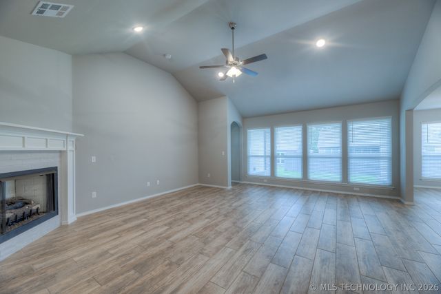 3710 S 13th Place, Broken Arrow, OK 74011
