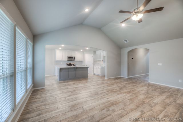 3710 S 13th Place, Broken Arrow, OK 74011