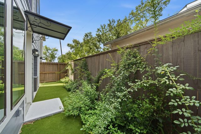 1709 Bologna Lane, Houston, TX 77055