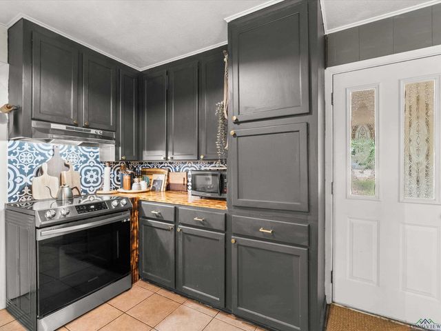 216 Collins Ave, Longview, TX 75605