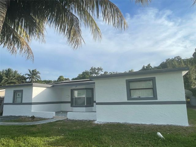 3290 NW 39th Street, Lauderdale Lakes, FL 33309