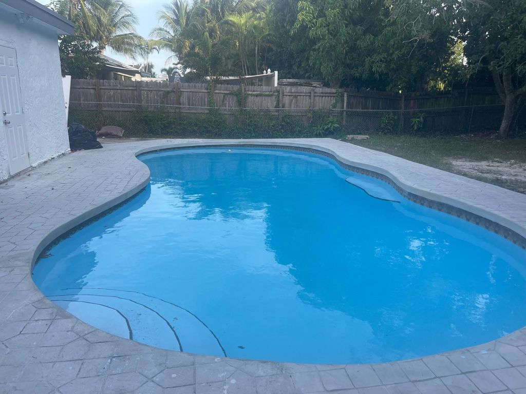 3290 NW 39th Street, Lauderdale Lakes, FL 33309
