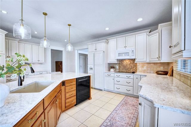 35 Birdsong Parkway, Orchard Park, NY 14127